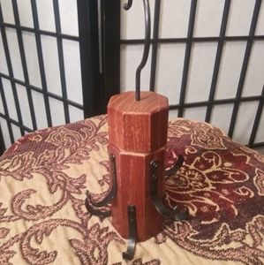 Cedar Rotating Belt Hanger